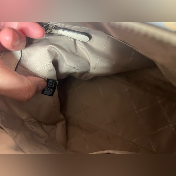 Michael Kors Coraline Medium Logo Messenger Bag - Picture 6 of 8